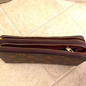 Louis Vuitton Monogram Zippy Double Wallet!